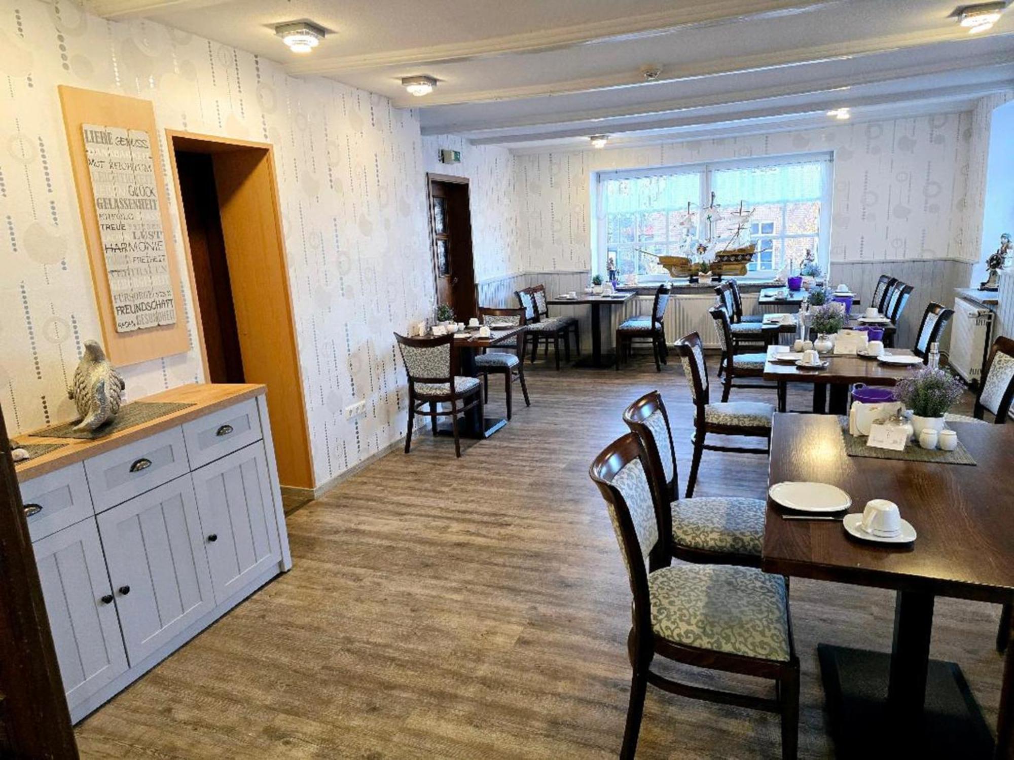 Hotel Up Diek Каролинензил Екстериор снимка