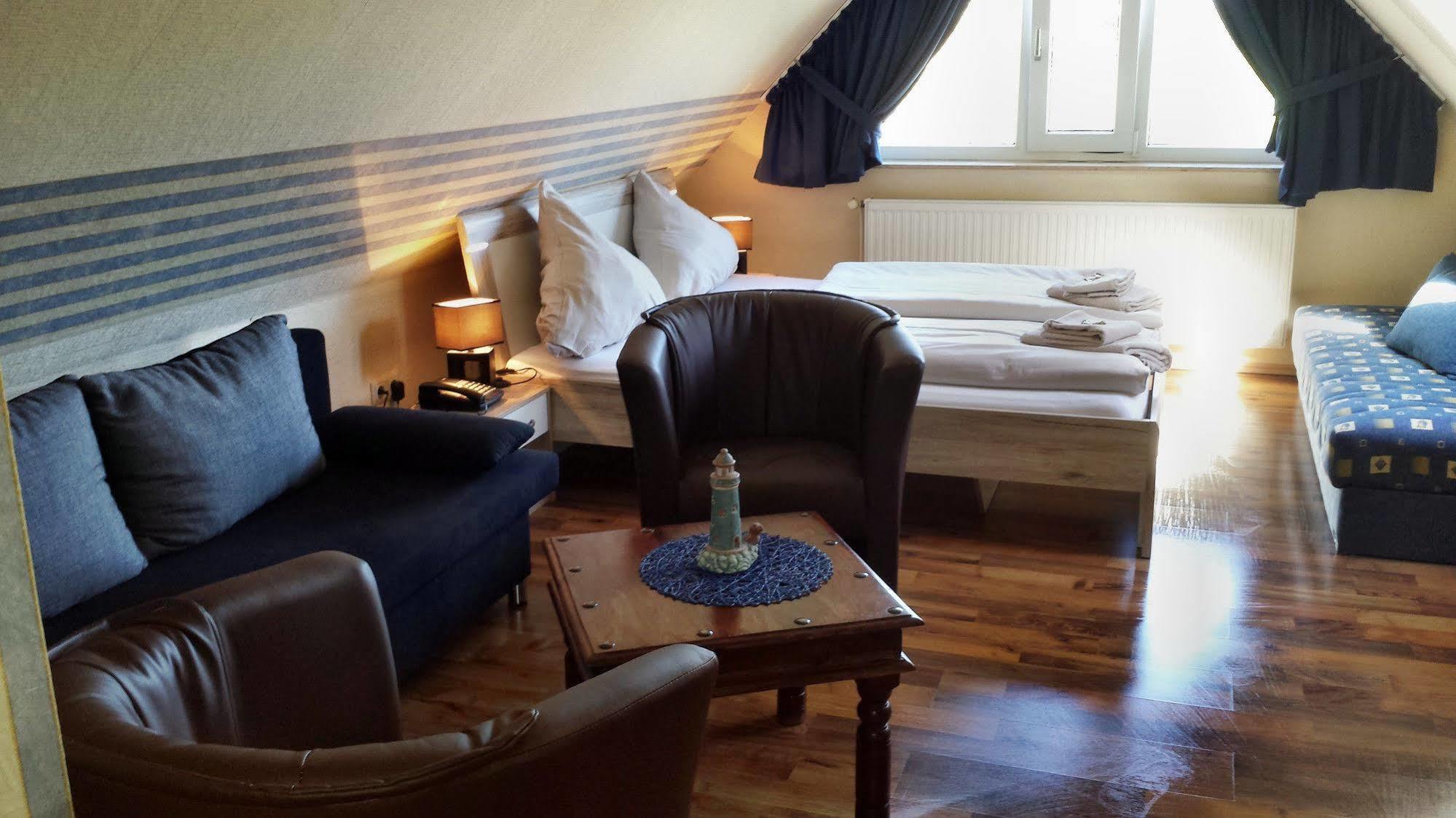 Hotel Up Diek Каролинензил Екстериор снимка